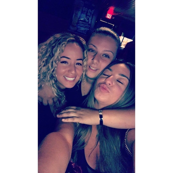 Meet your Posher, Øliviå - Picture 1 of 1